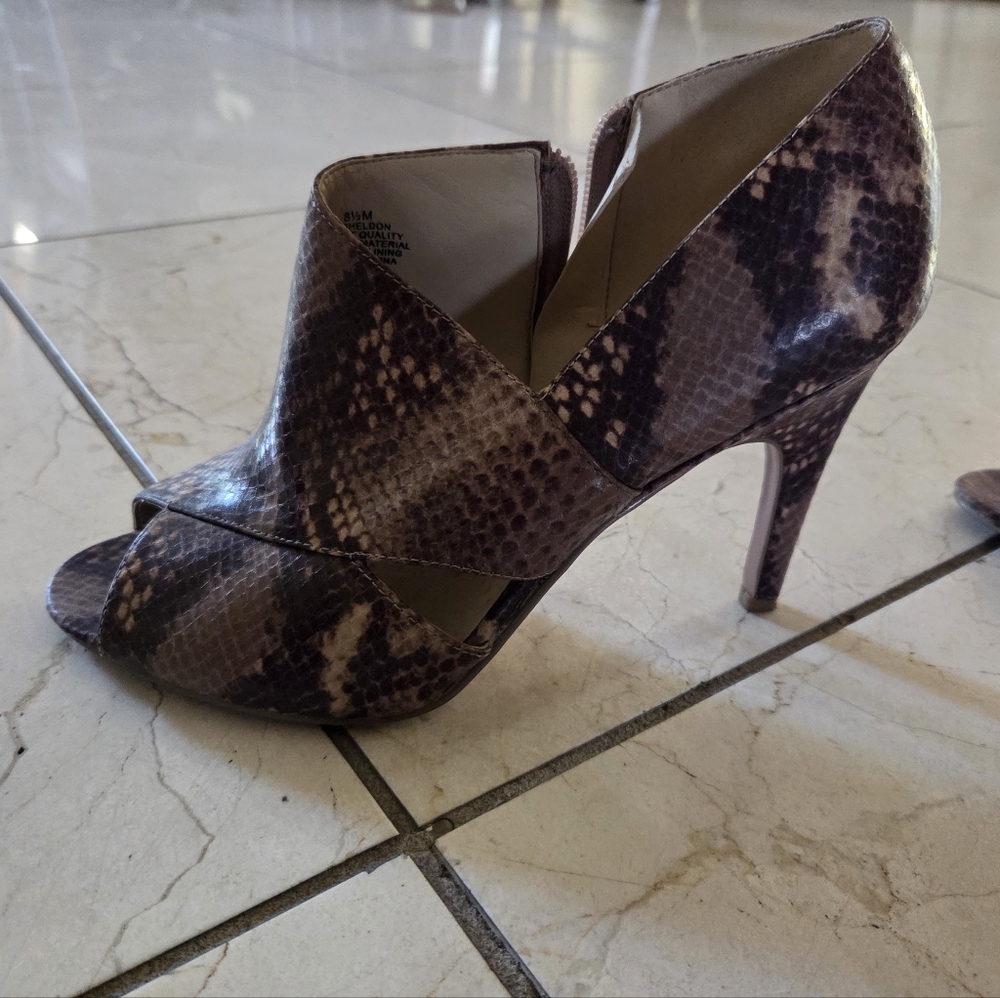 Nine West Elegant Snakeskin High Heels